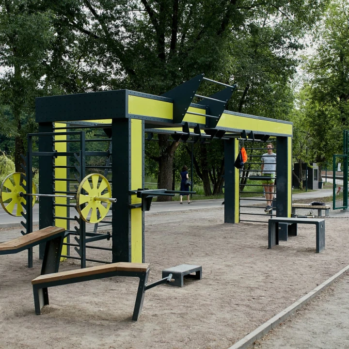 Спортивные площадки в парке