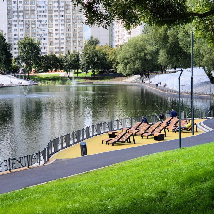 Новая прогулочная зона открылась в одном из парков Москвы